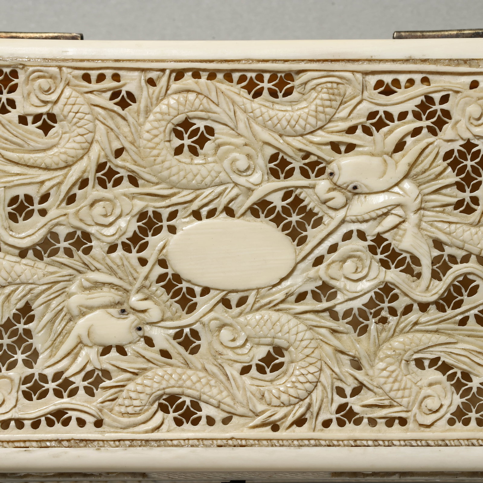 ANTIQUE CHINESE CARVED BONE BOX - 3