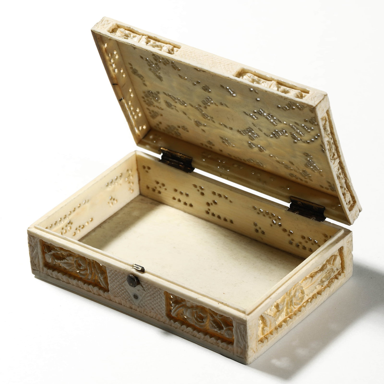 ANTIQUE CHINESE CARVED BONE BOX - 5
