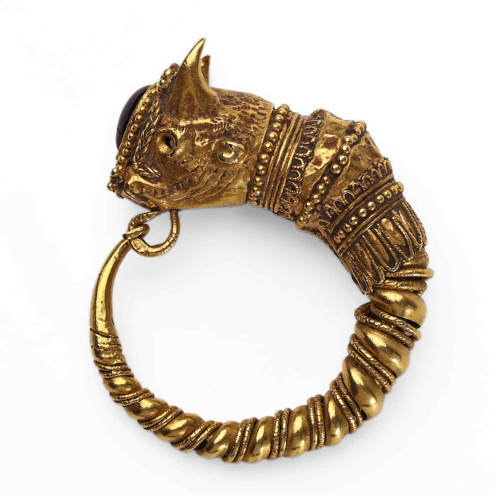 A GOLD EARRING IN THE FORM OF A BULL’S HEAD - 2