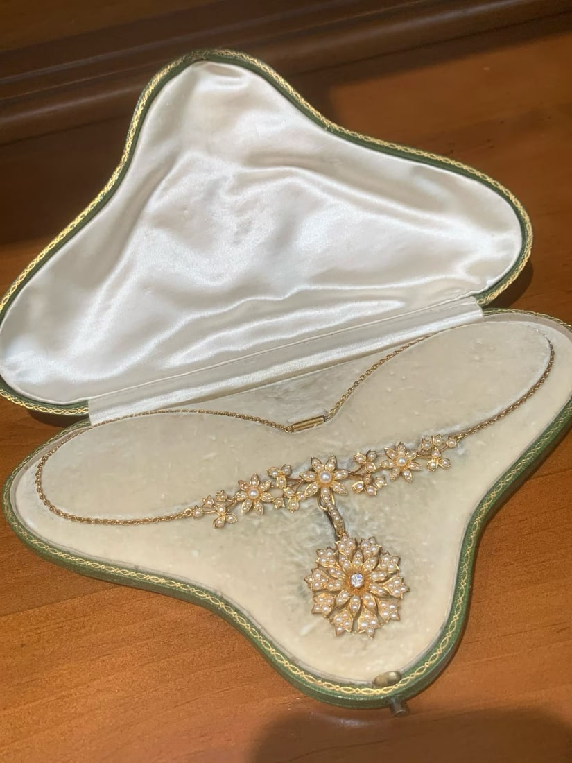 19TH-CENTURY 5K GOLD MADE IN VICTORIAN ENGLAND: Weighing 18.9g and measuring 38cm in length,