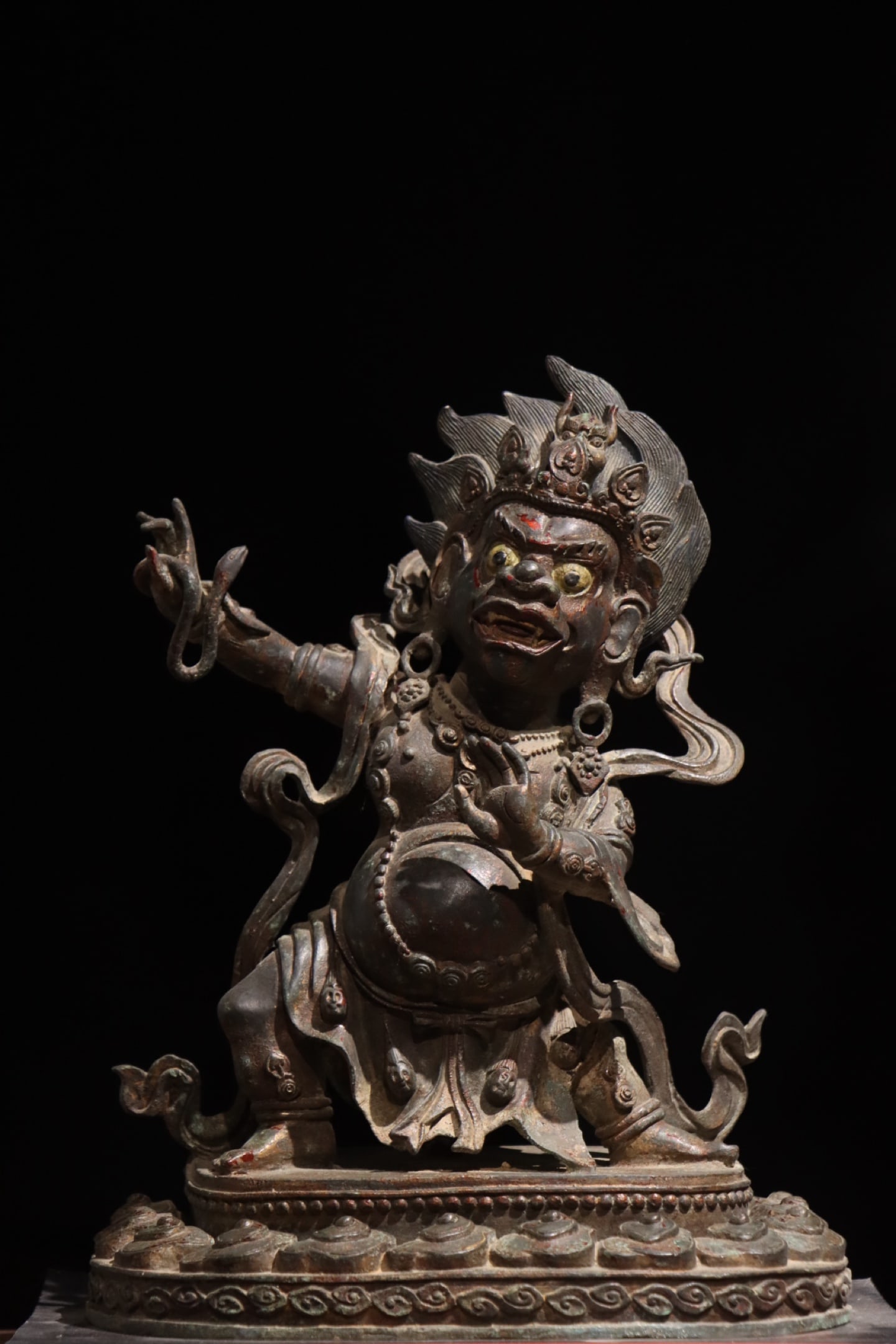 A QING DYNASTY TIBETAN BUDDHIST STATUE OF THE BLACK GOD OF WEALTH: H:32cm