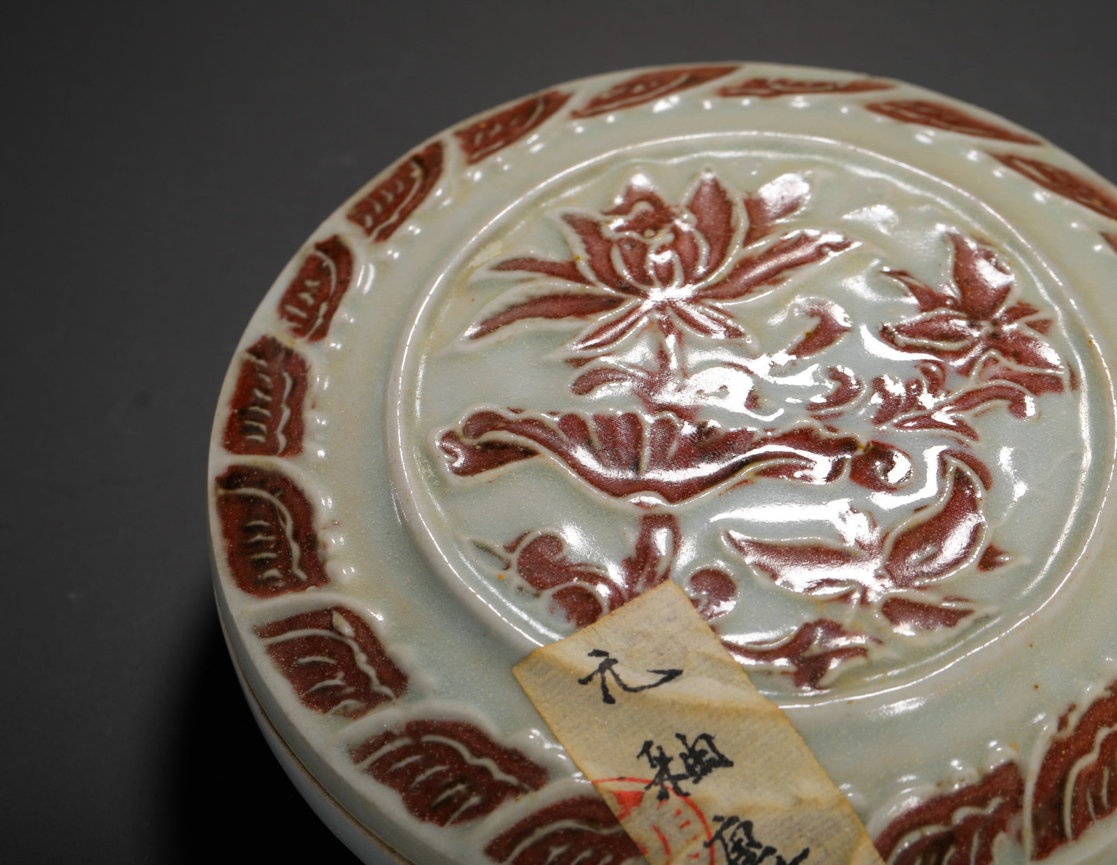 YUAN GLAZED RED LOTUS PATTERNED PRINTED BOX - 3