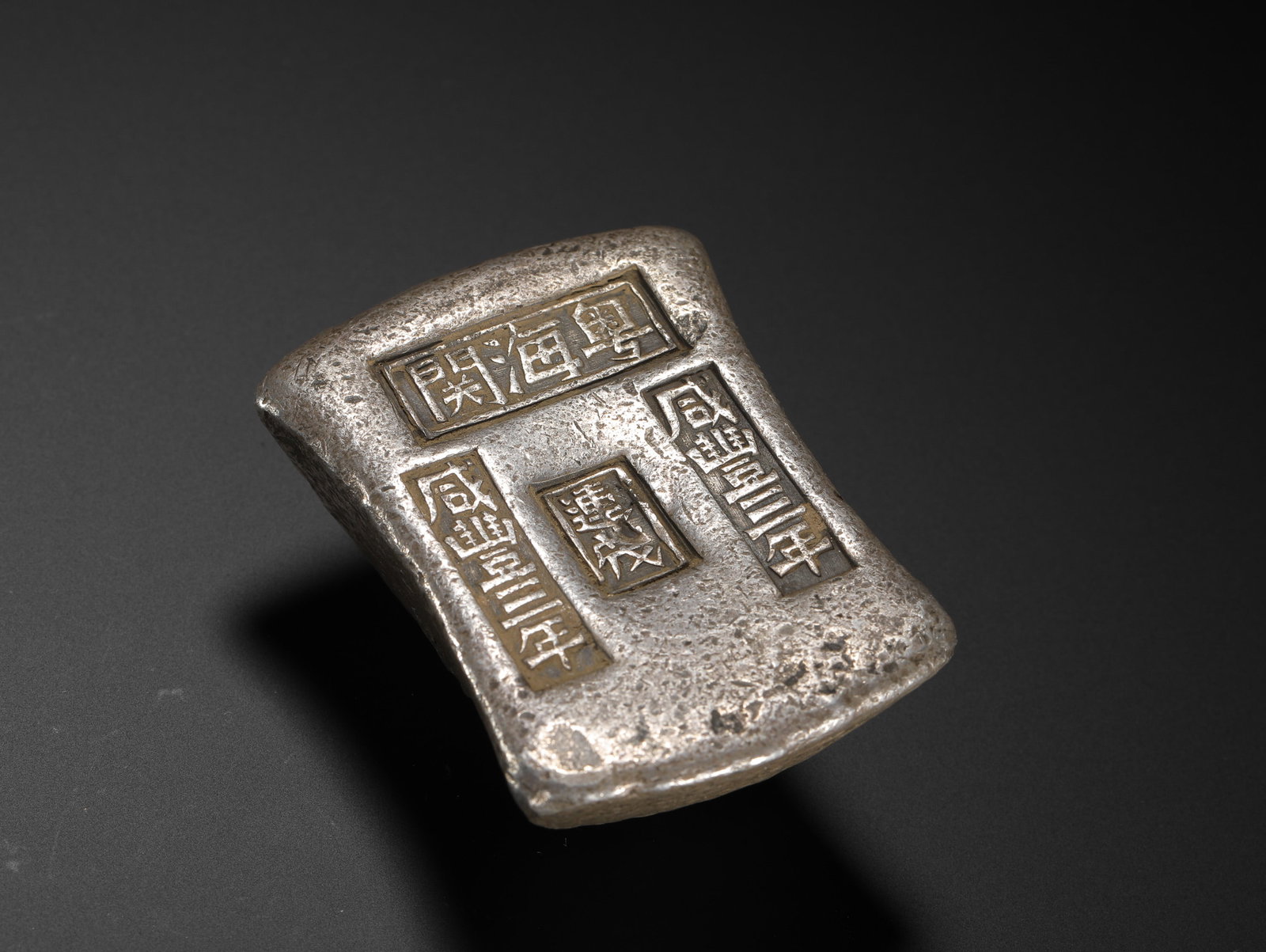 A TEN-TAEL SILVER INGOT FROM THE GUANGDONG CUSTOMS IN THE THIRD YEAR OF THE XIANFENG REIGN OF THE: H:2.7cm(1.06in) W:5.8cm(2.28in) Weight:350g(0.75lb)This sycee was cast from customs duties collected at Guangdong Customs, and was used for official fiscal purposes, making it a rare and valuable hist
