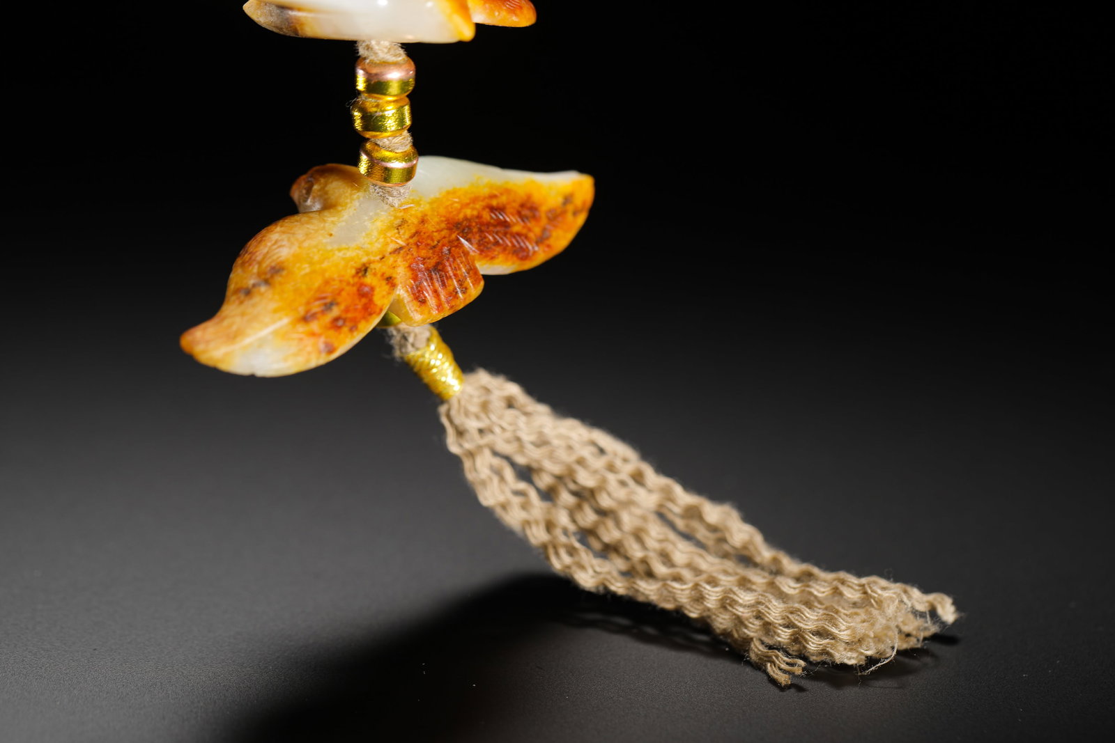 HAN DYNASTY JADE BIRD-PATTERNED PENDANTS - 4