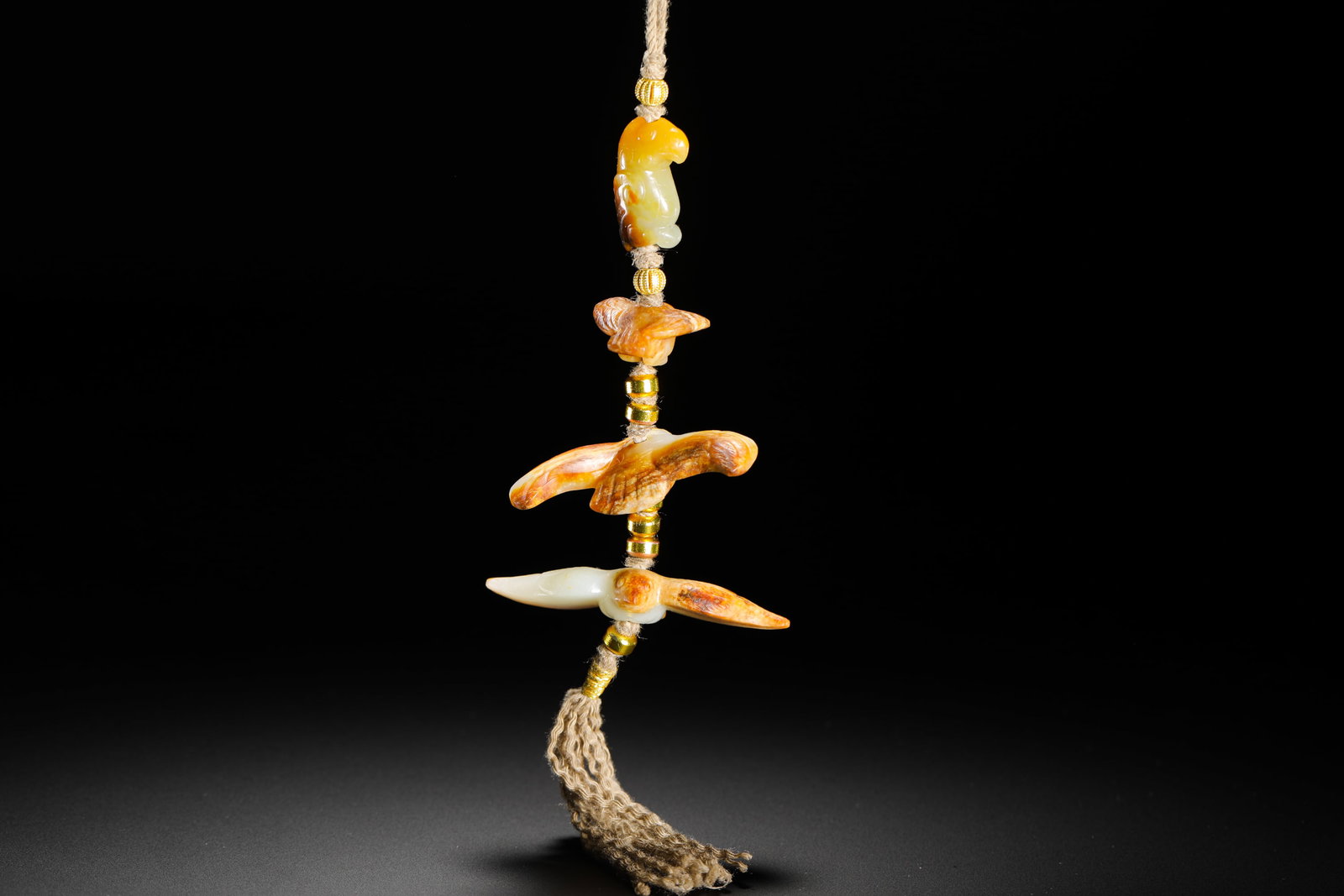 HAN DYNASTY JADE BIRD-PATTERNED PENDANTS - 5