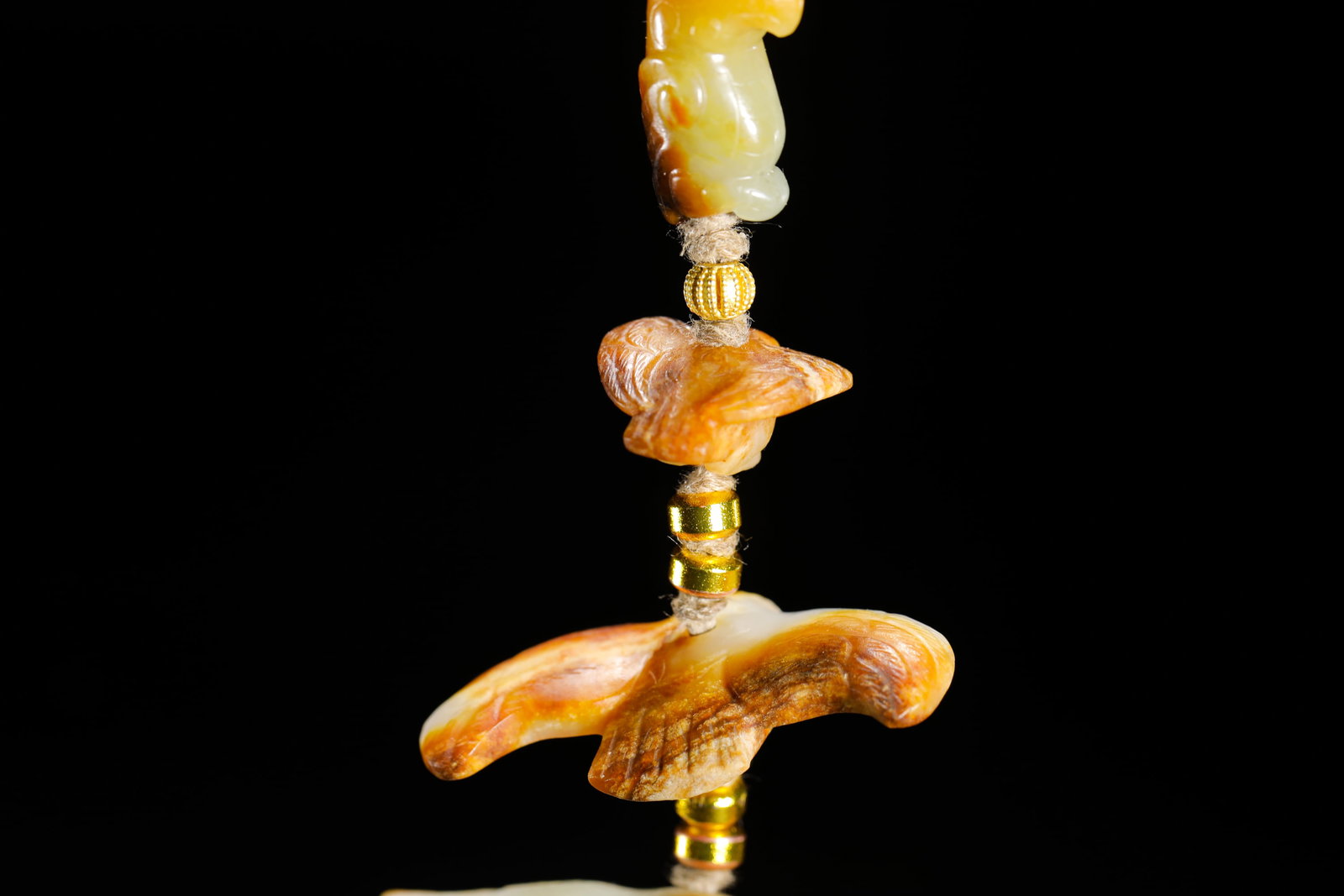 HAN DYNASTY JADE BIRD-PATTERNED PENDANTS - 7