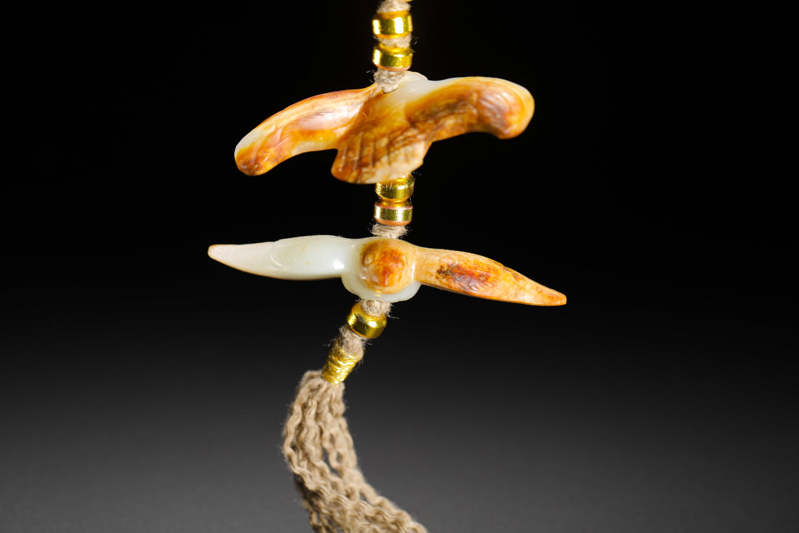 HAN DYNASTY JADE BIRD-PATTERNED PENDANTS - 8