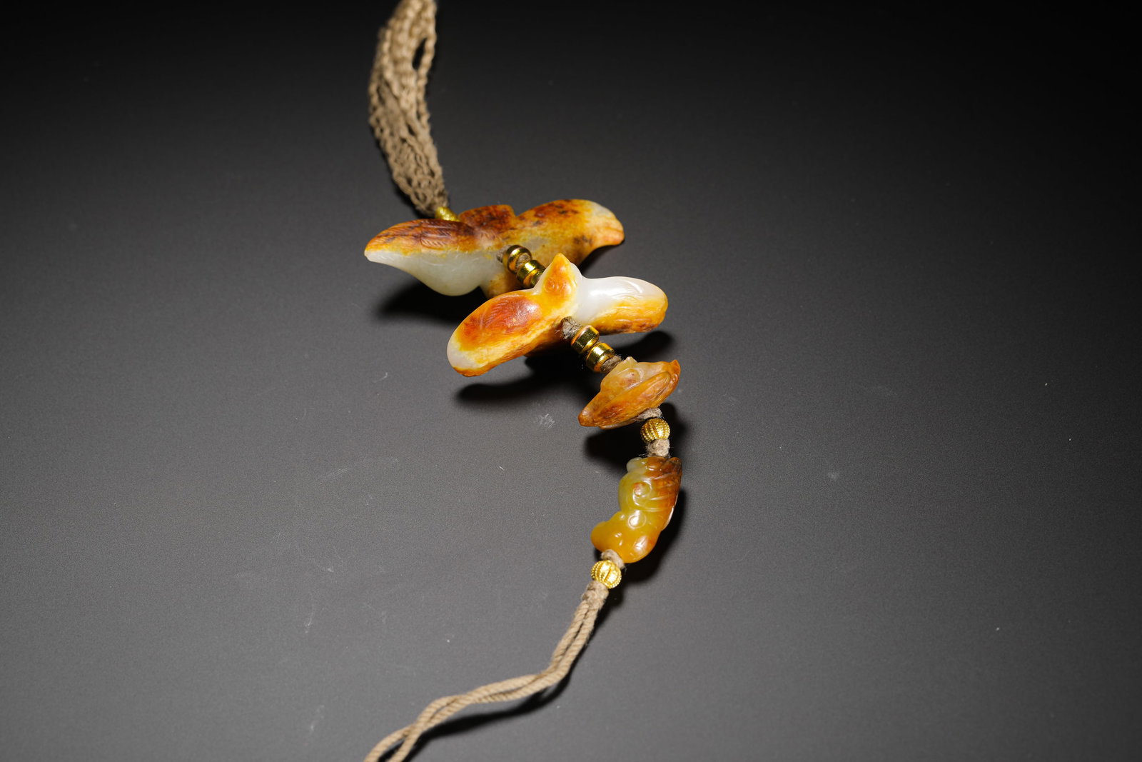HAN DYNASTY JADE BIRD-PATTERNED PENDANTS - 9