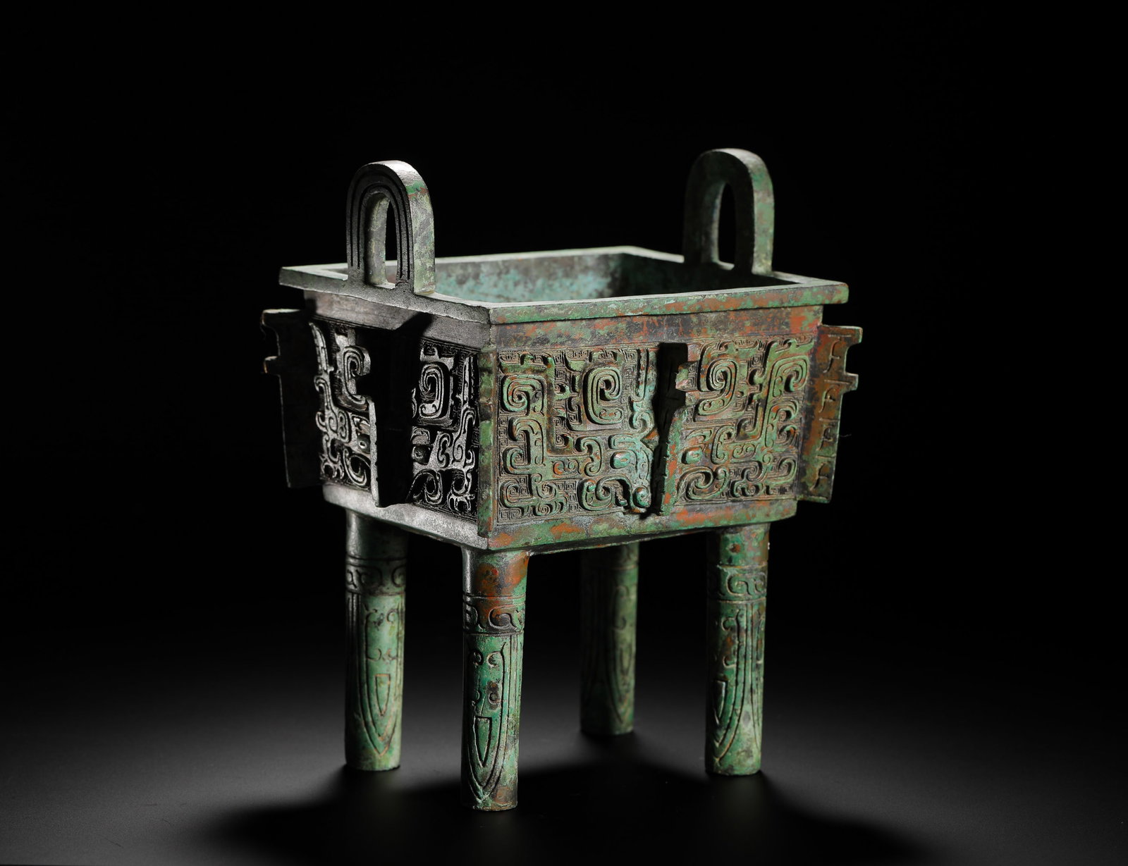 SHANG DYNASTY BRONZE BEAST FACE PATTERN SQUARE TRIPOD (1 of 13)