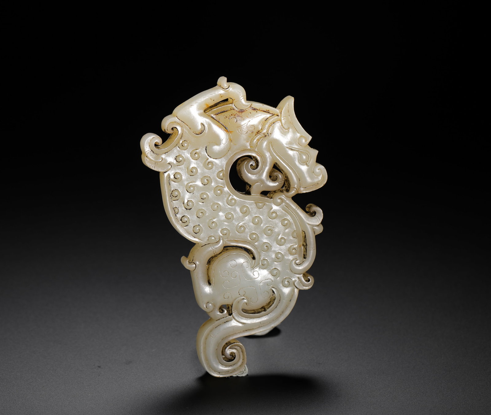 HAN DYNASTY HETIAN JADE DRAGON-SHAPED PENDANT (1 of 10)