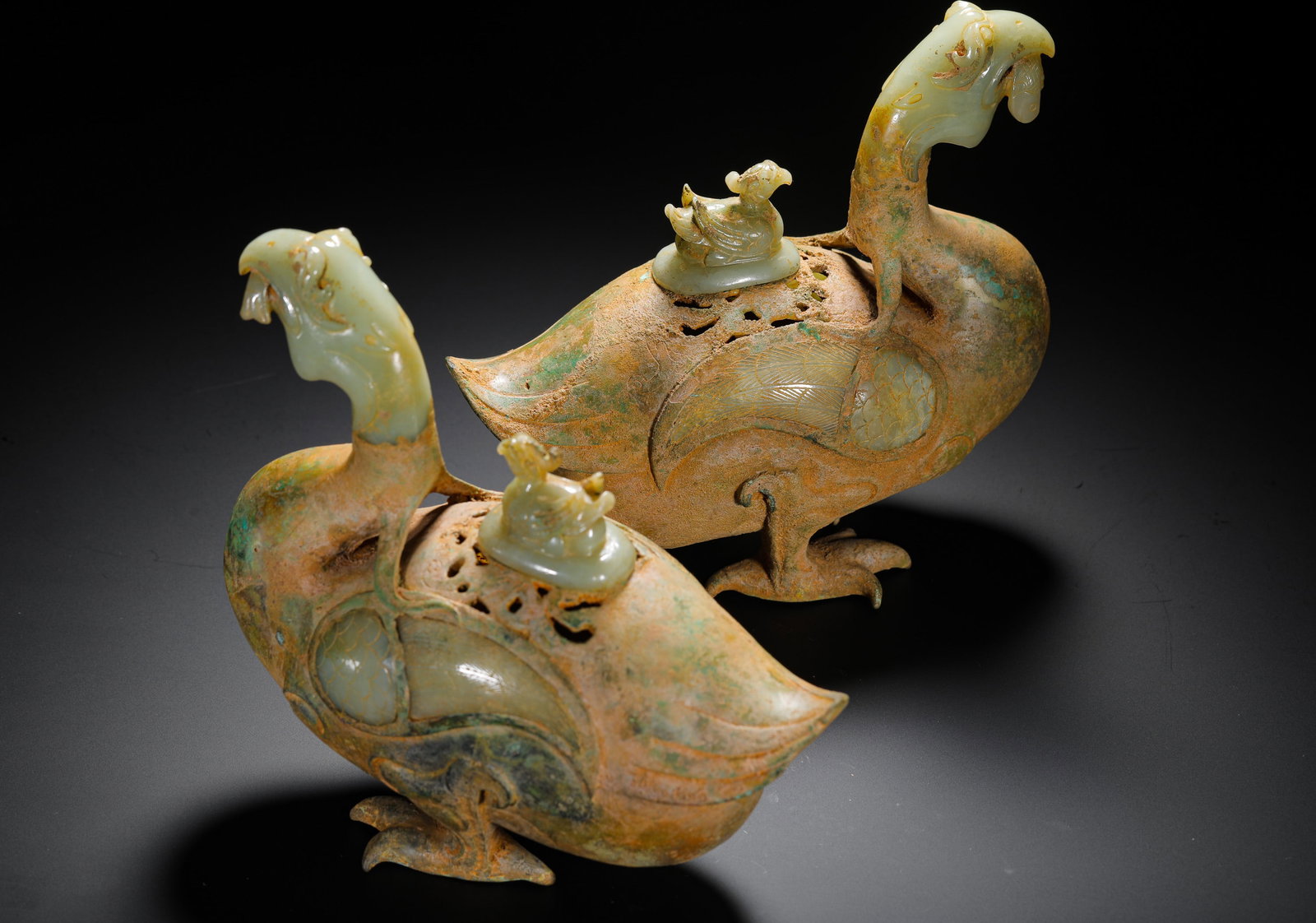 HAN DYNASTY BLUE AND WHITE JADE PHOENIX-SHAPED INCENSE (1 of 15)