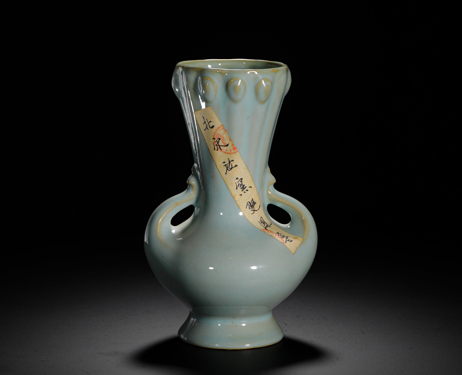 A DOUBLE PHOENIX EAR VASE WITH SKY-BLUE GLAZE FROM RU KILN OF THE NORTHERN SONG DYNASTY: H:18cmW:12cmWeight:440g This is a Northern Song Dynasty porcelain vase from the Ru Kiln. Featuring phoenix-shaped handles and covered in the iconic sky-celadon glaze with natural crackles, it bears bo