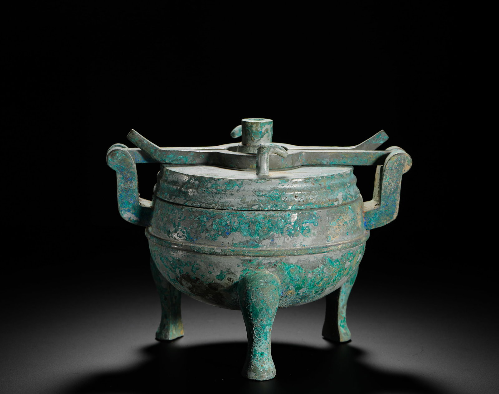 BRONZE TRIPOD OF THE WARRING STATES PERIOD (1 of 11)