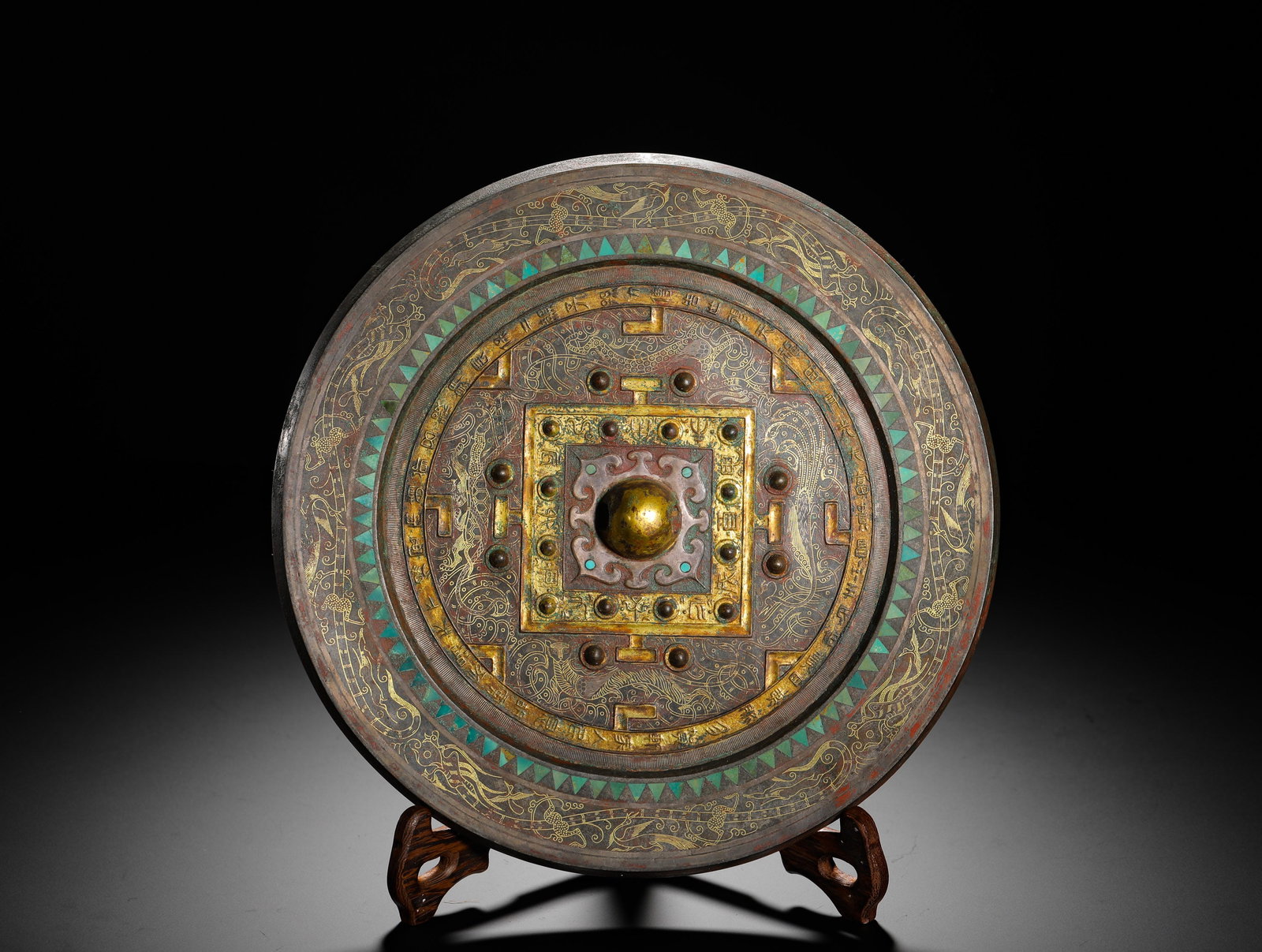 BRONZE MIRROR INLAID WITH GOLD AND SILVER AND TURQUOISE FROM THE WARRING STATES PERIOD: D:25cmWeight:2640g This is a Warring States Period mirror for grooming. Decorated with intricate patterns inlaid with gold, silver, and turquoise, it exemplifies the combination of superb inlay