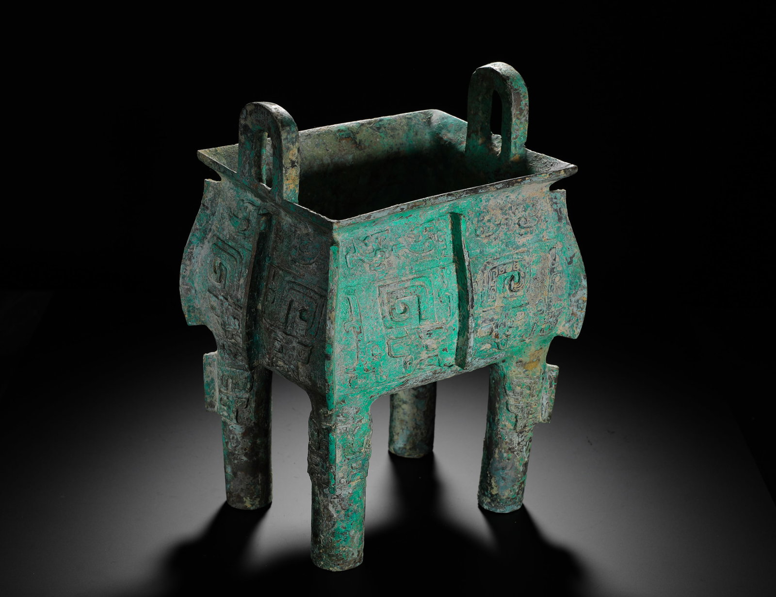 SHANG DYNASTY BRONZE BEAST FACE PATTERN SQUARE TRIPOD (1 of 11)