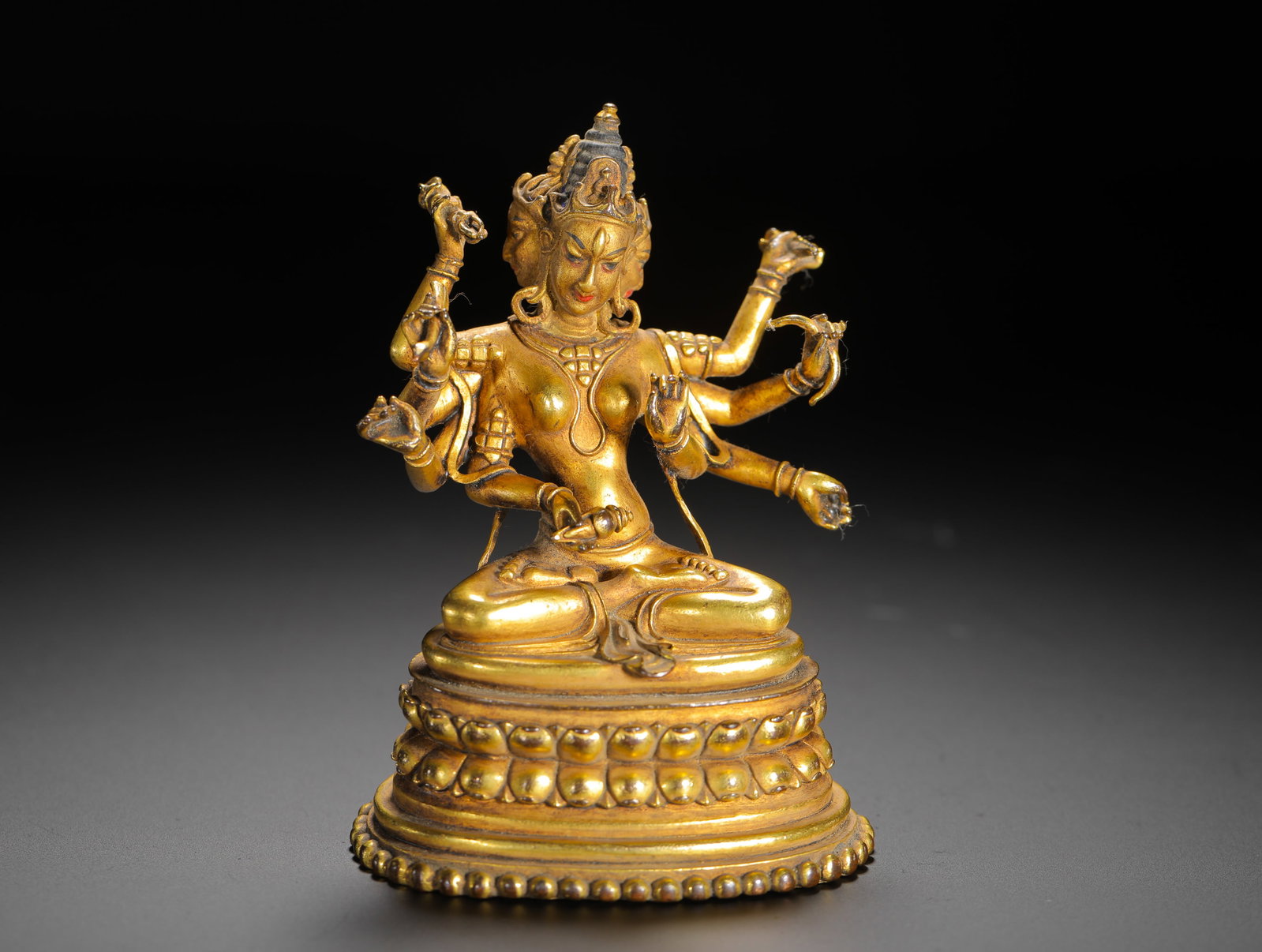 A GILDED BRONZE STATUE OF THE EIGHT-ARMED BUDDHA MOTHER OF THE QING DYNASTY (1 of 9)