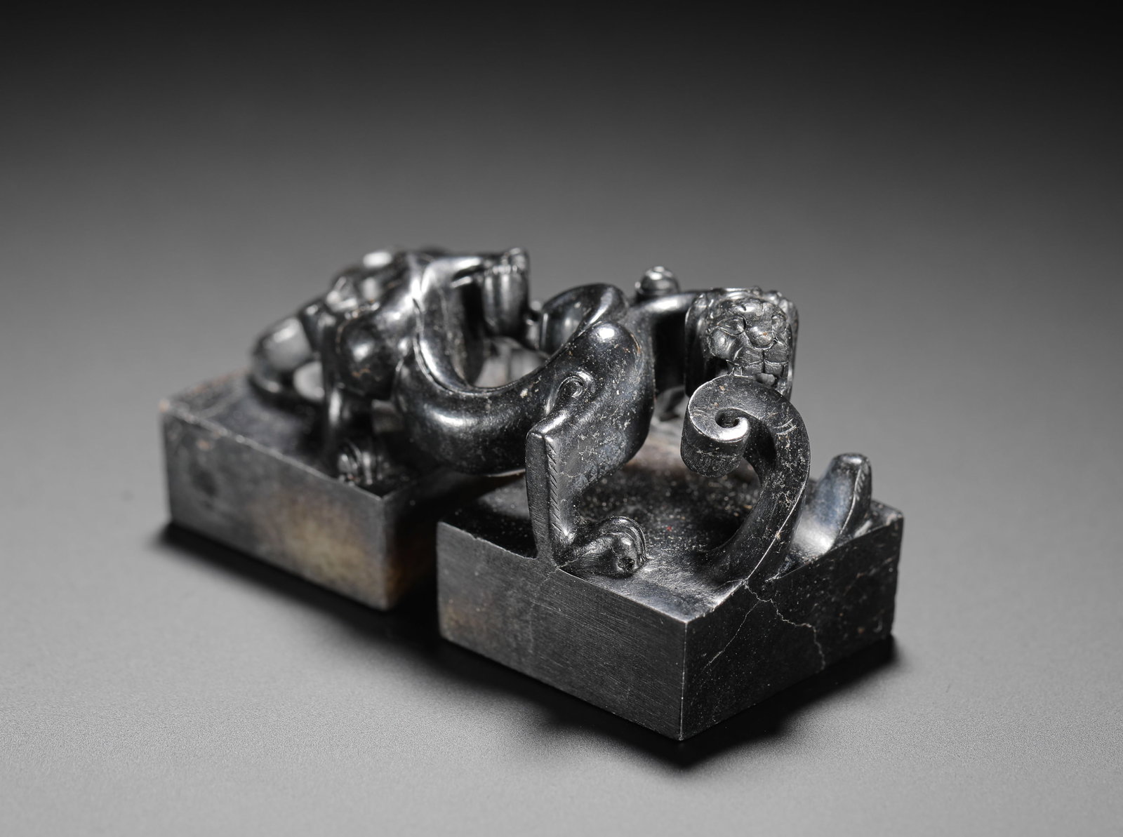 HAN DYNASTY BLACK JADE CHILONG KNOB SQUARE SEAL (1 of 9)
