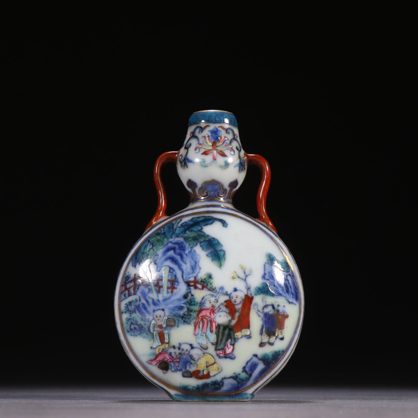 A FLAT BOTTLE WITH DOUCAI DECORATION OF CHILDREN PLAYING IN THE WATER DURING THE QING DYNASTY (1 of 8)