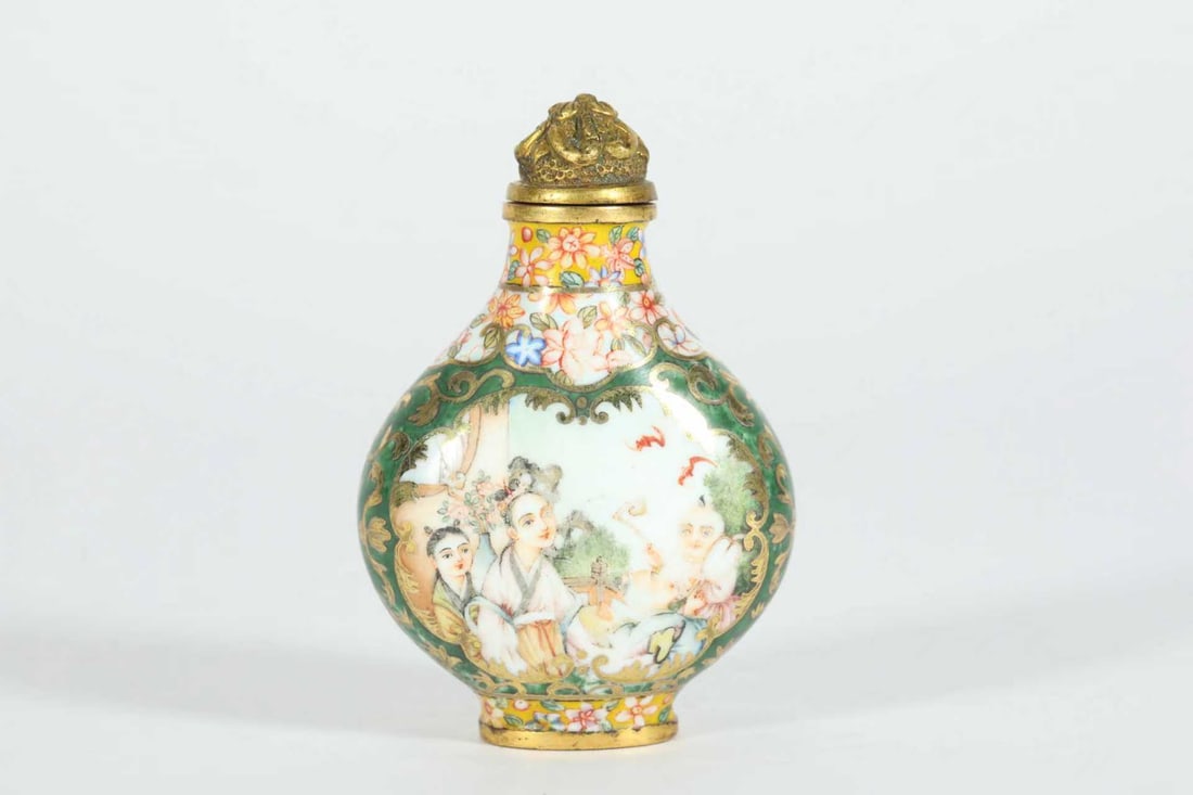 QING DYNASTY COPPER-BODIED PAINTED ENAMEL FIGURE SNUFF BOTTLE (1 of 8)