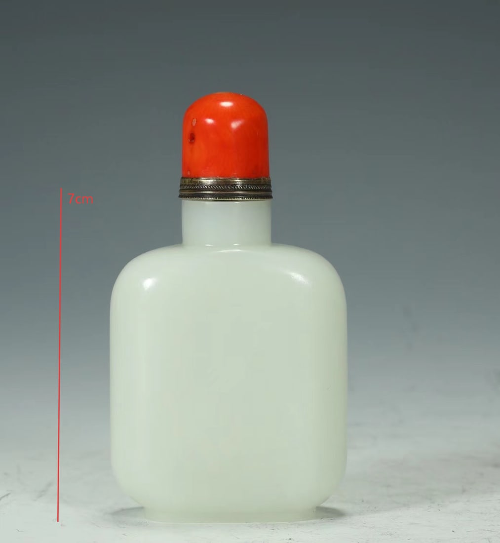 QING DYNASTY WHITE JADE SNUFF BOTTLE: H:7CM