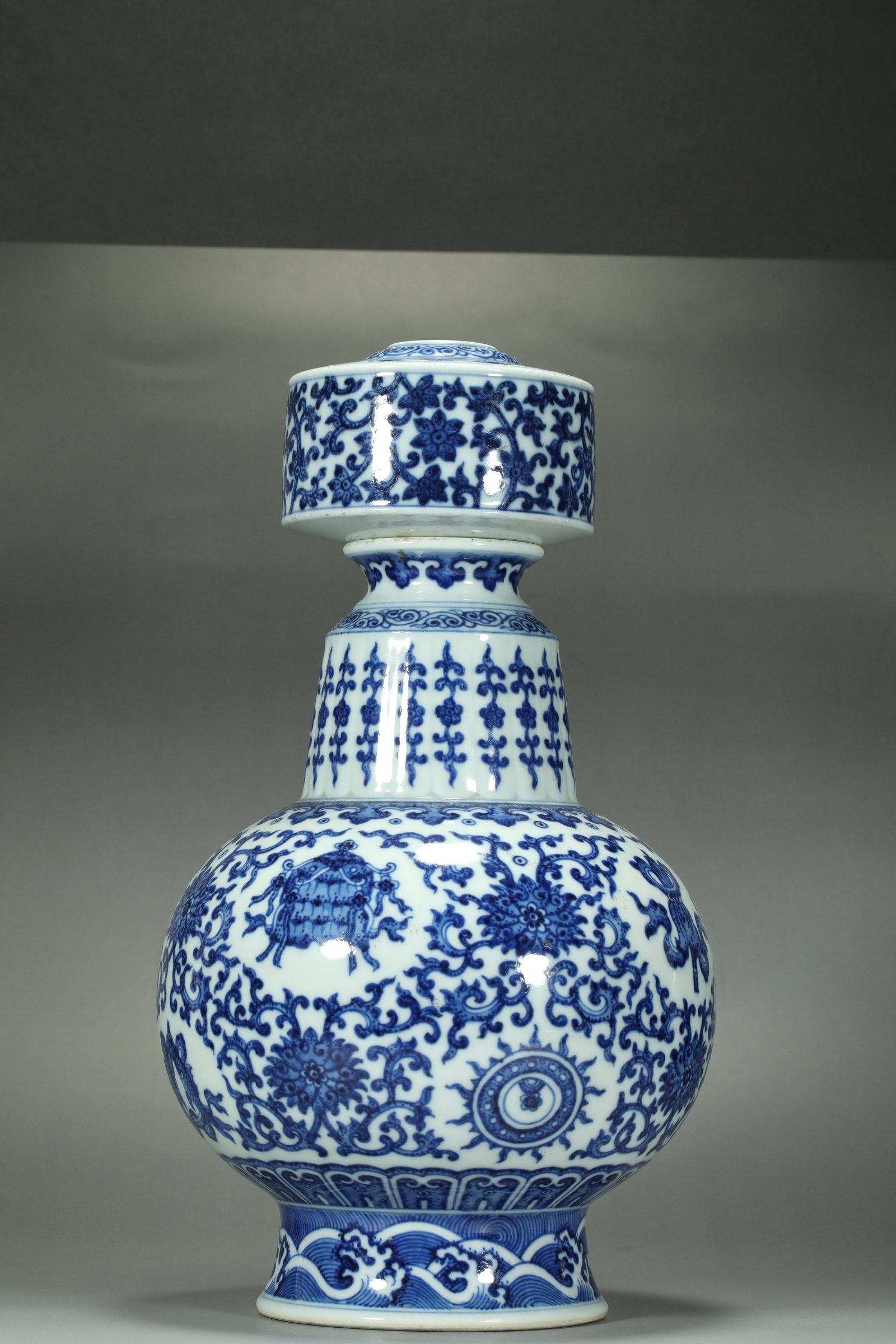QING DYNASTY BLUE AND WHITE PENBA BOTTLE: H:28CM L:19CM