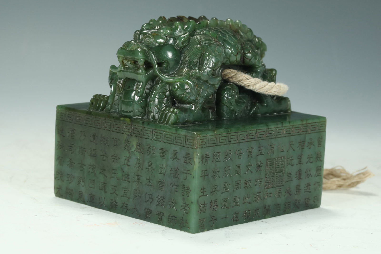 QING DYNASTY JADE DRAGON-SHAPED SEAL: H:8.5CM L:9CM