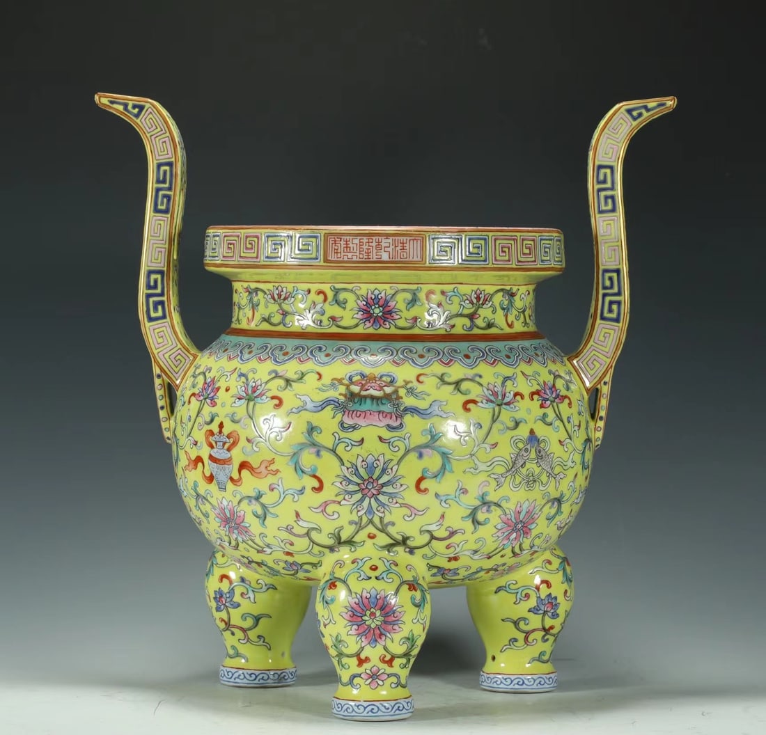 QING DYNASTY FAMILLE ROSE INCENSE BURNER: H:31CM L:31CM