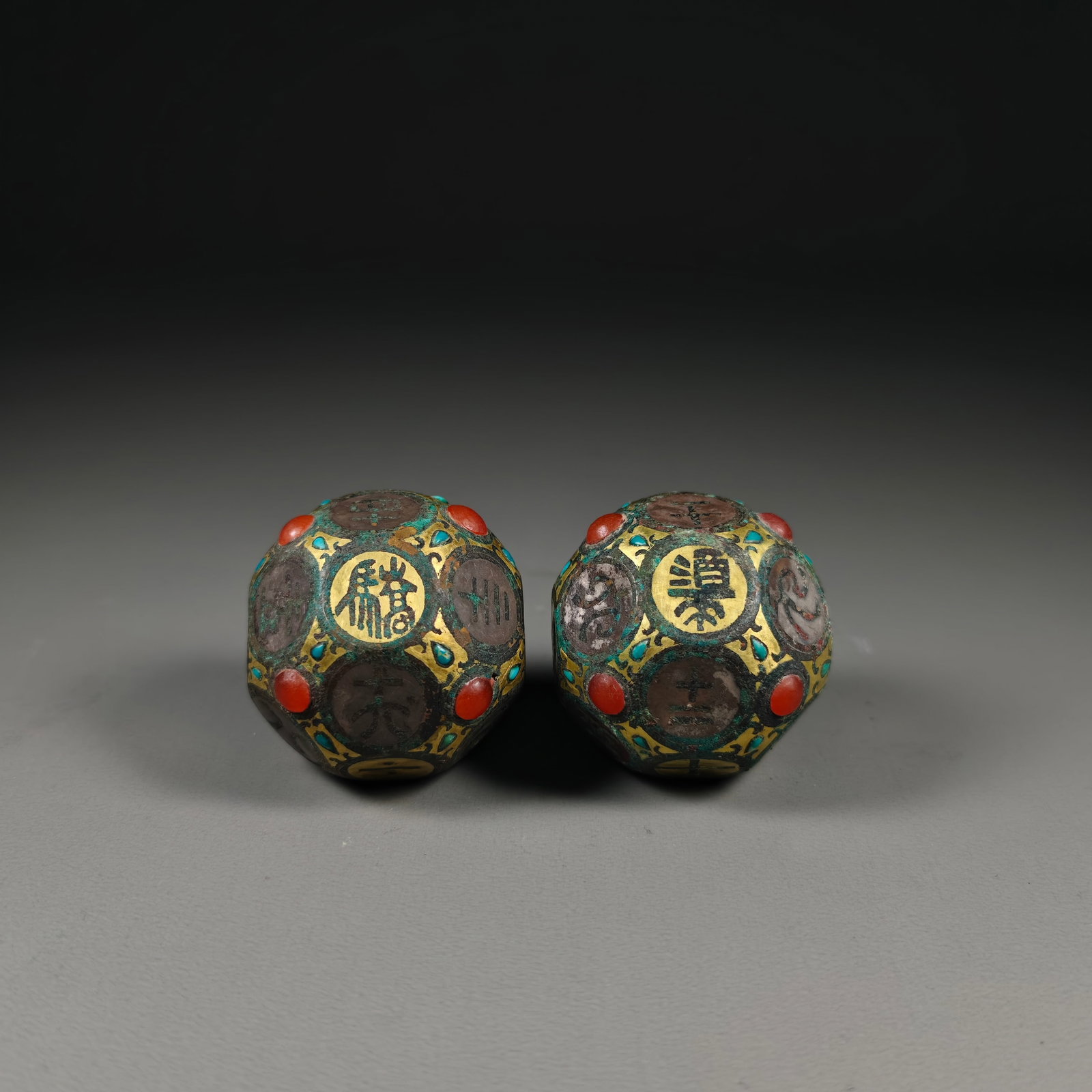 GOLD AND SILVER INLAID DICE (1 of 4)