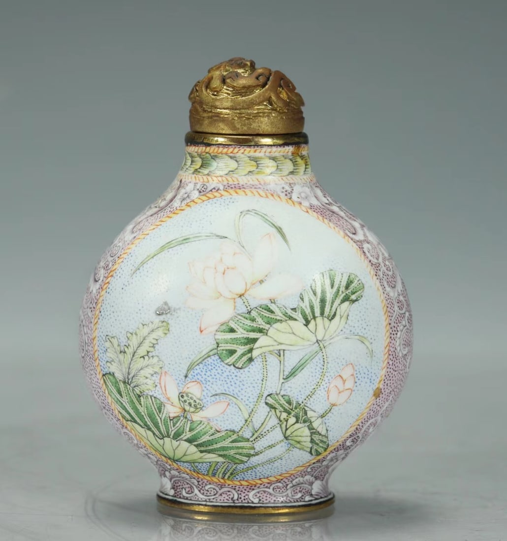 QING DYNASTY COPPER-BODIED PAINTED ENAMEL SNUFF BOTTLE: H:6CM L:4CM