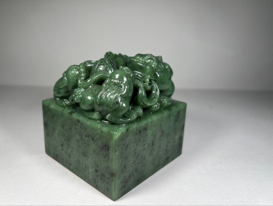 QING DYNASTY JADE LION-KNOB SEAL (1 of 6)