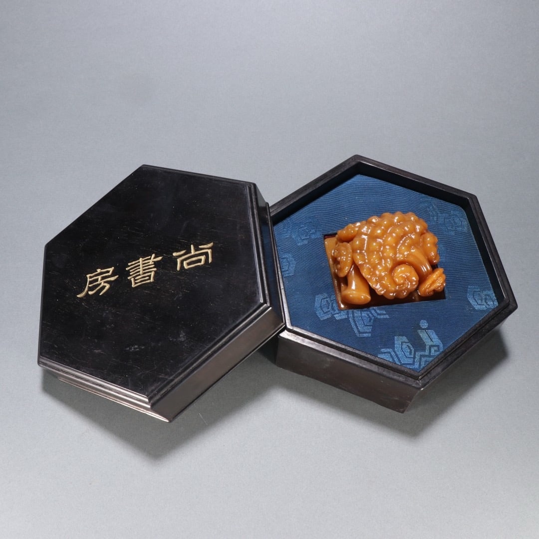 QING DYNASTY TIANHUANG LINGZHI SEAL: H:5.4CM L:6.6CM