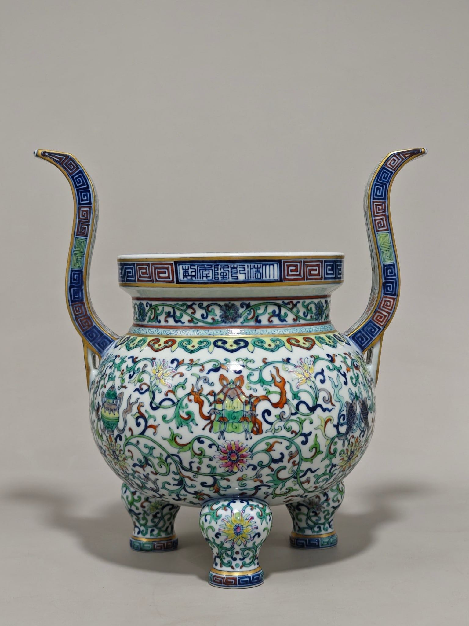 DOUCAI INCENSE BURNER OF THE QING DYNASTY: H:31CM L:25CM