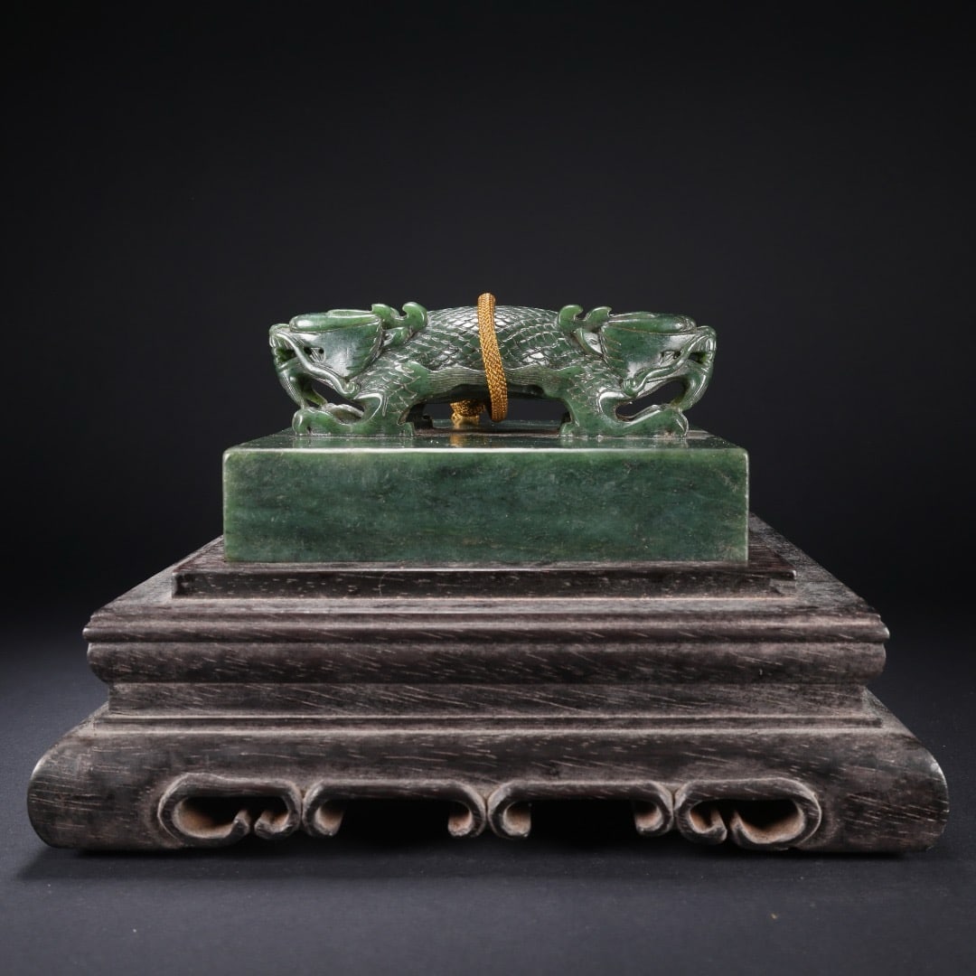 QING DYNASTY JADE DRAGON-SHAPED SEAL (1 of 7)