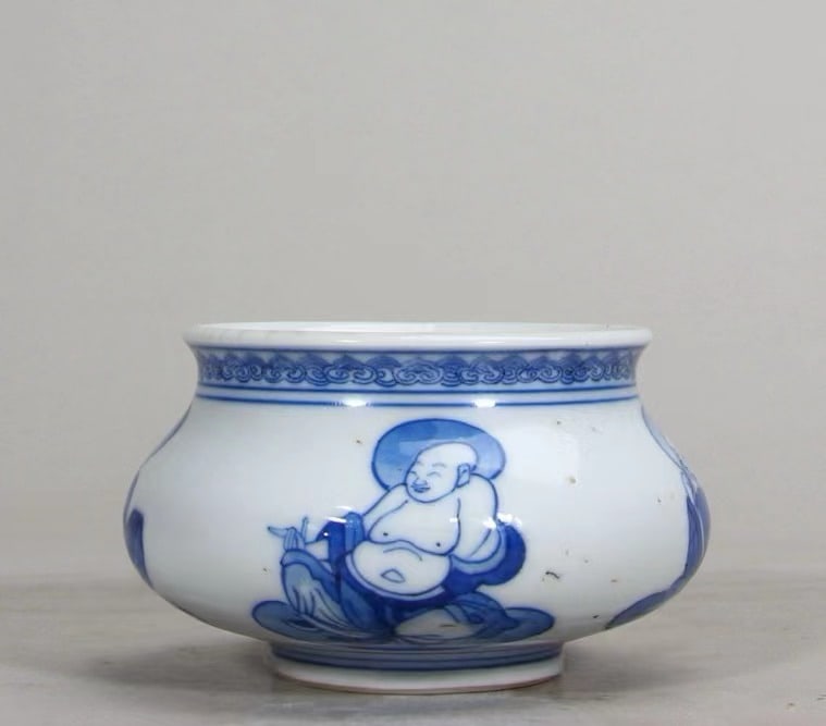 QING DYNASTY BLUE AND WHITE LUOHAN INCENSE BURNER: H:5CM D:7CM
