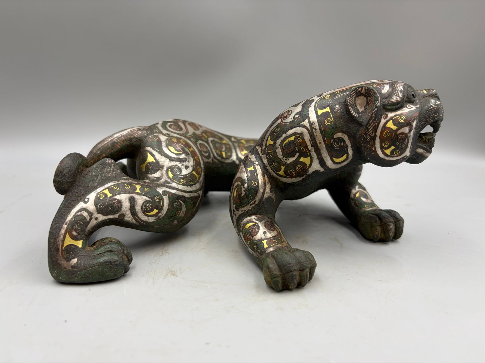 WARRING STATES PERIOD GOLD AND SILVER INLAID TIGER: H:9CM L:21CM