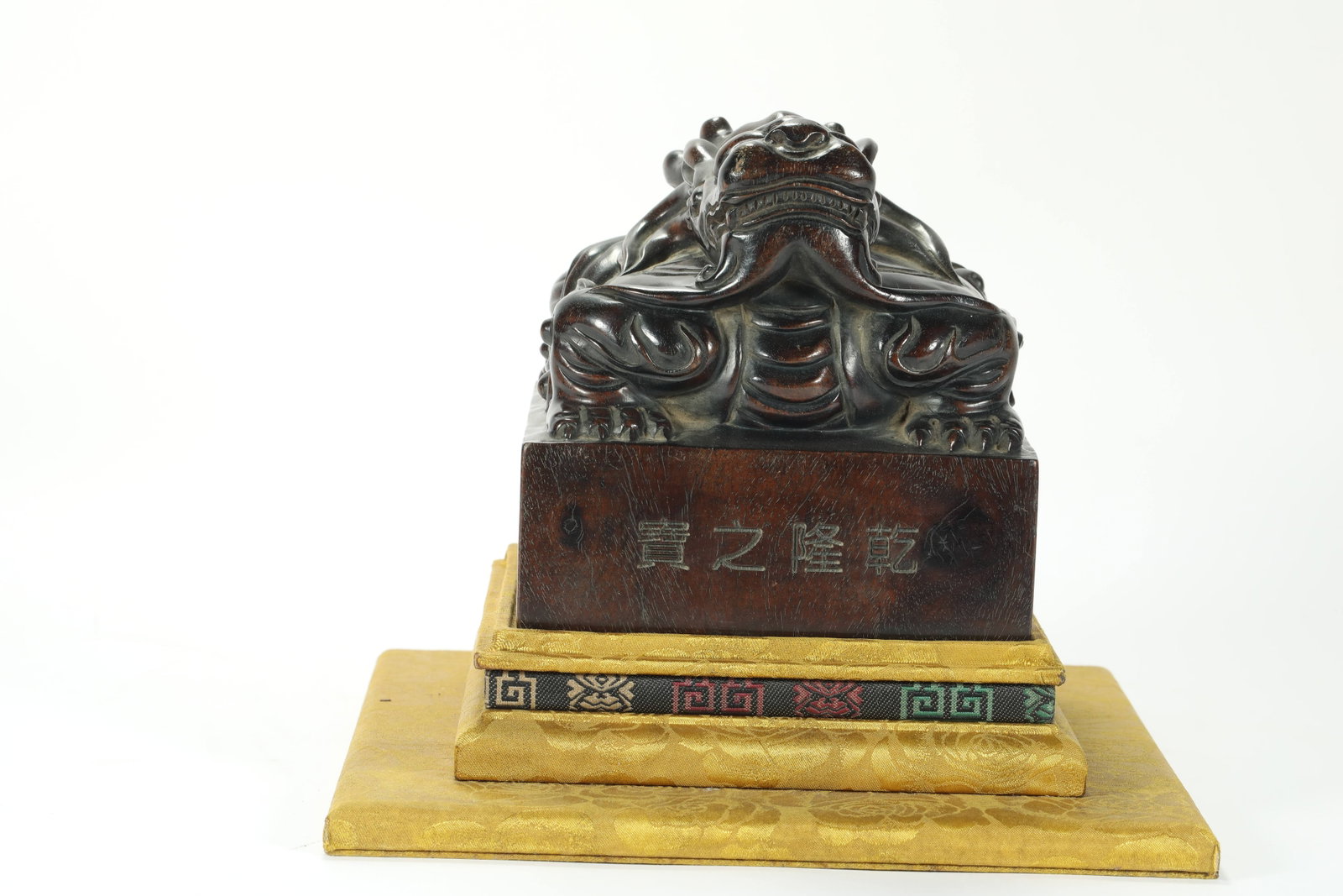 QING DYNASTY ZITAN SEAL WITH ANIMAL-SHAPED KNOB: H:13CM L:12CM