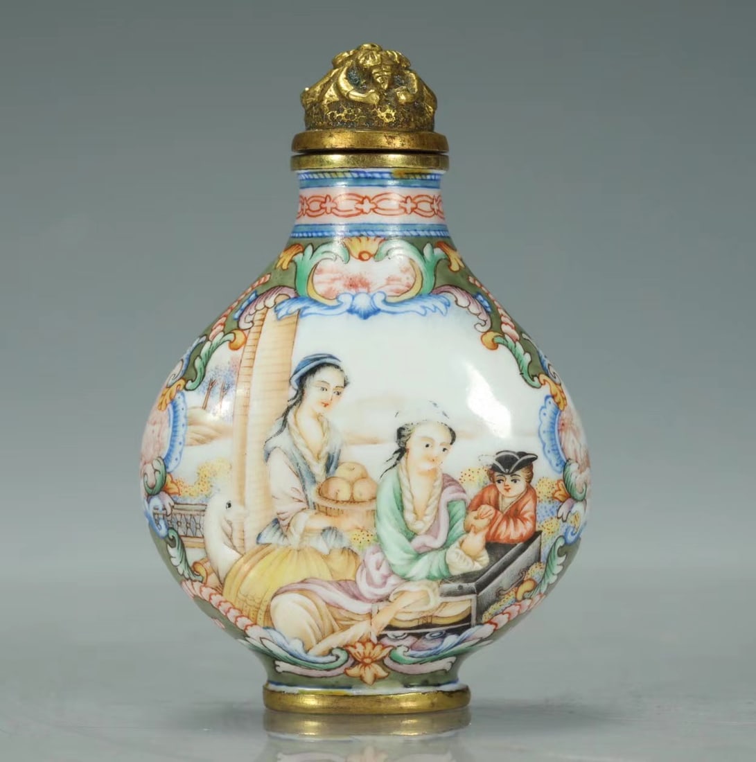 QING DYNASTY COPPER-BODIED PAINTED ENAMEL SNUFF BOTTLE: H:6.5CM L:4CM