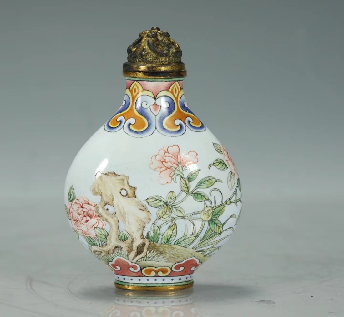 QING DYNASTY COPPER-BODIED PAINTED ENAMEL SNUFF BOTTLE (1 of 6)