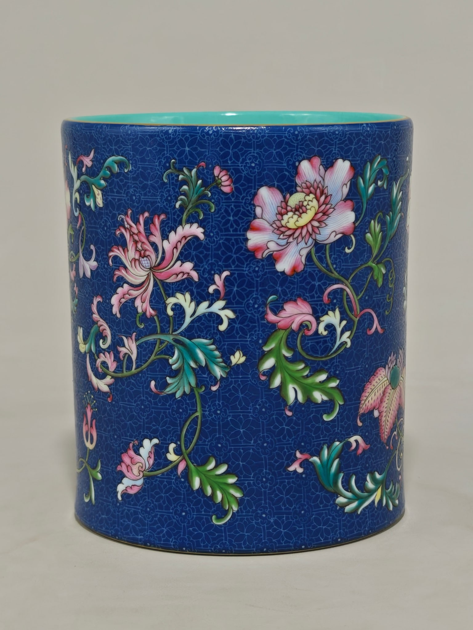 QING DYNASTY ENAMEL FLORAL BRUSH POT: H:15.7CM L:13.5CM