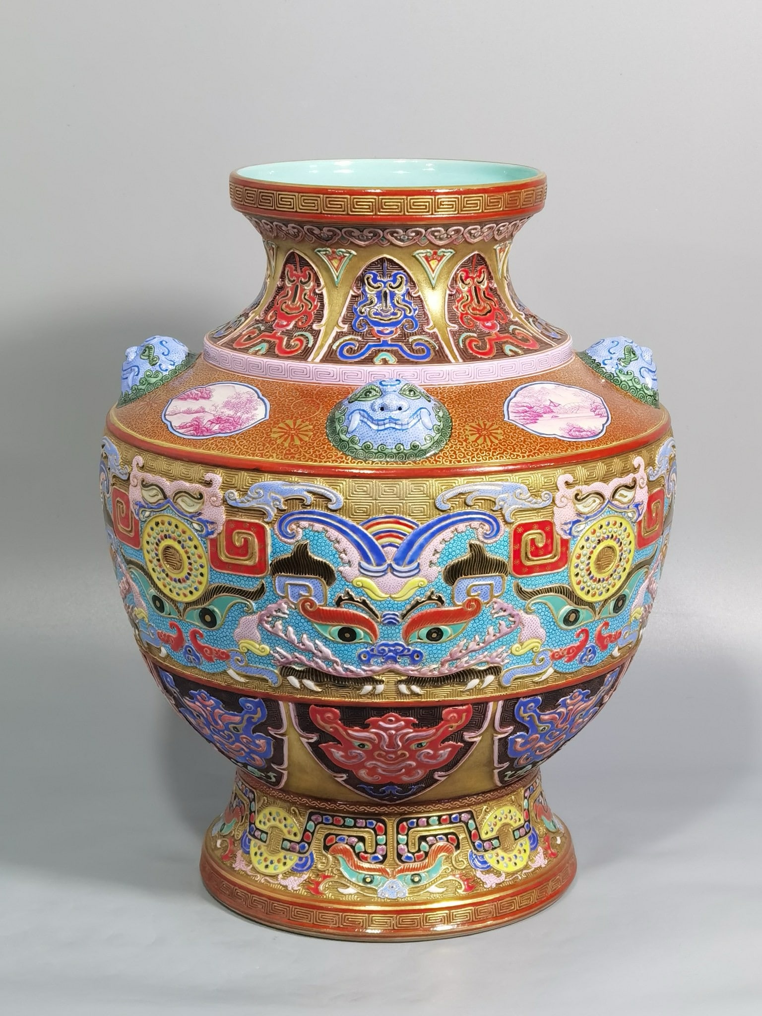 QING DYNASTY CARVED PORCELAIN VASE WITH ANIMAL-SHAPED HANDLES: H:27CM L:21CM