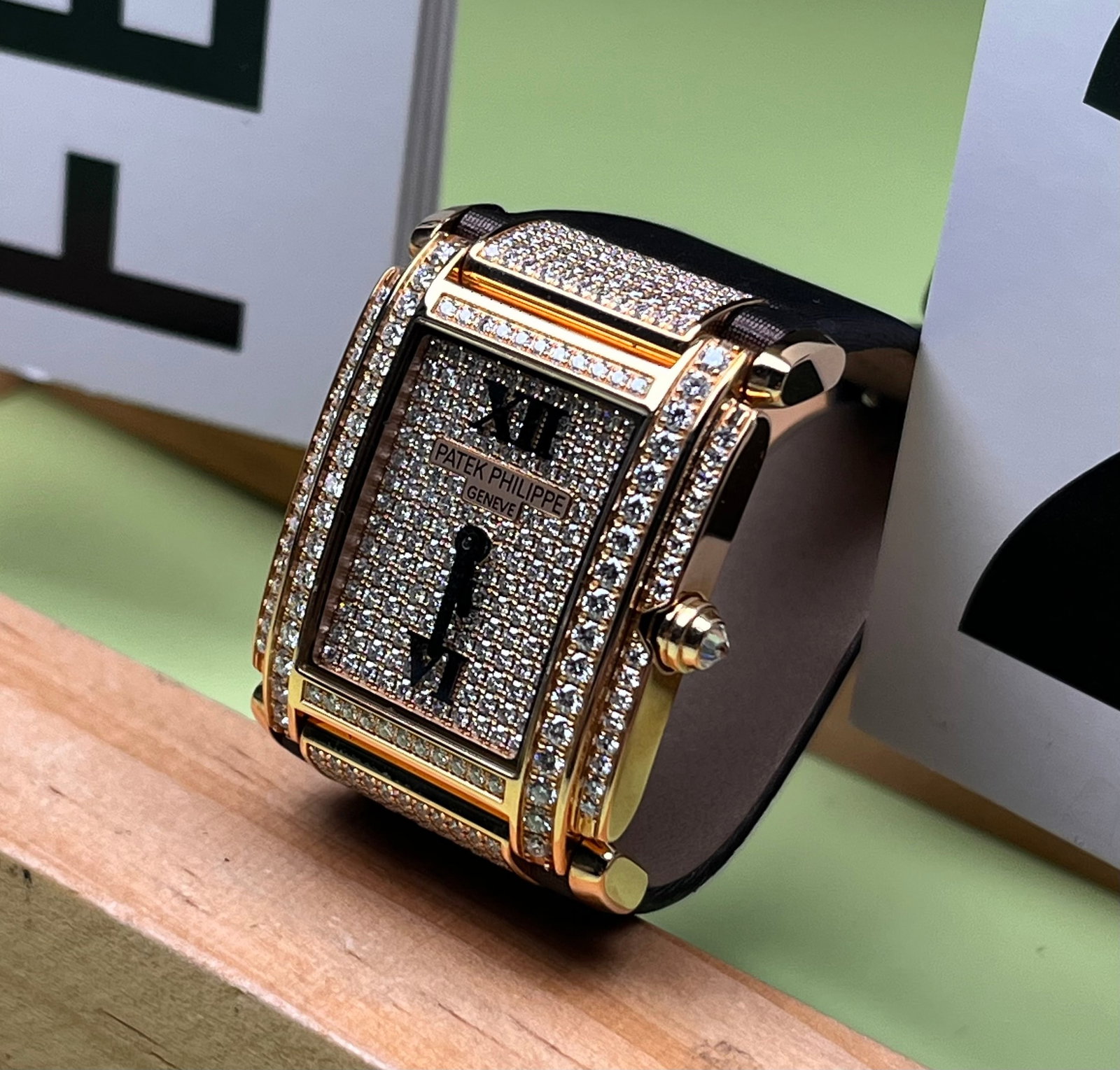 PATEK PHILIPPE 18K ROSE GOLD LADIES' QUARTZ WATCH: 18K ROSE GOLD CASE, 30X24.9MM CASE DIAMETER, DIAL ADORNED WITH RADIAL SUNBURST PATTERN, SET WITH ORIGINAL DIAMONDS, POWERED BY A QUARTZ MOVEMENT FOR PRECISE AND STABLE TIMEKEEPING