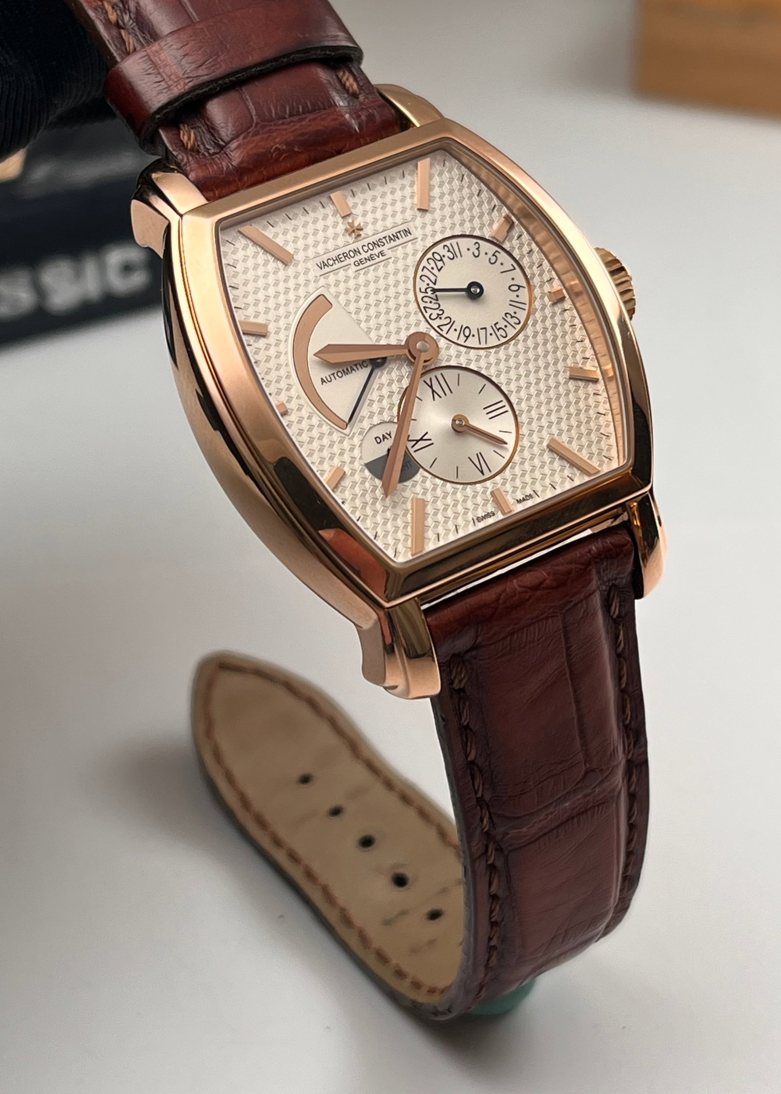VACHERON CONSTANTIN 8K ROSE GOLD WATCH: 36X48MM CASE DIAMETER, SILVER-TONED BARREL-SHAPED DIAL, BATON HOUR MARKERS, SAPPHIRE CRYSTAL GLASS, FOLDING CLASP, 18K ROSE GOLD MATERIAL