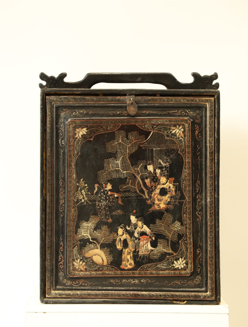 WOODEN GILDED MEDICINE CABINET OF THE QING DYNASTY: H:48CM L:36CM W:32CM