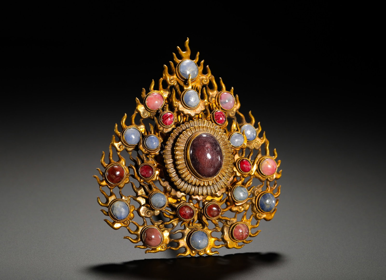 QING DYNASTY GILDED COPPER FLAME-PATTERNED MULTI-TREASURE HAIRPIN: LONG:14CM (5.51IN) WIDTH:11CM (4.33IN) WEIGHT:100G (0.22LB) ILT BRONZE HAIRPIN WITH FLAME PATTERN AND MULTI-GEMSTONE INLAY, QING DYNASTY. THE PIN HEAD IS PEACH-SHAPED WITH FLAME OUTLINE, CENTERING ON 