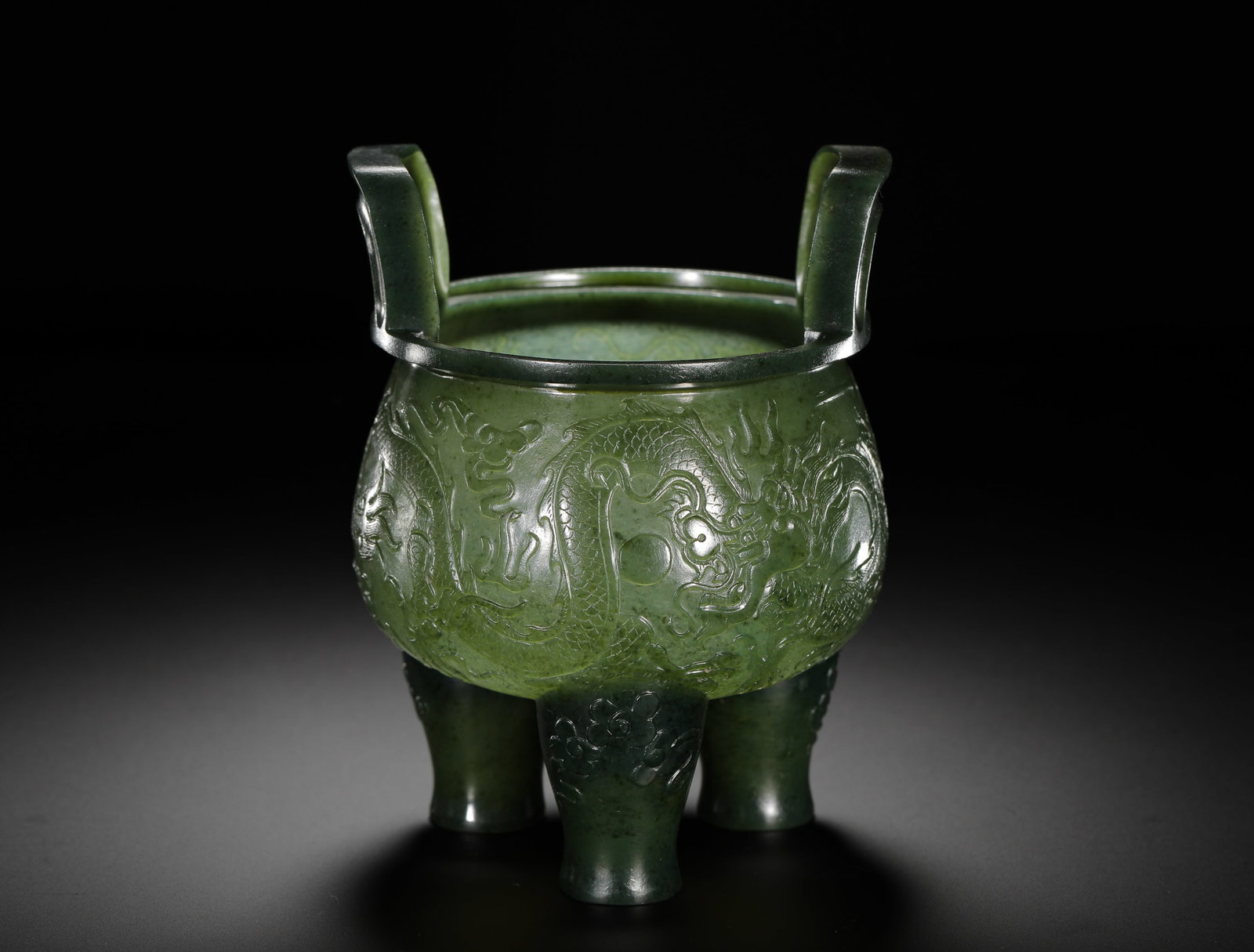 QING DYNASTY HETIAN GREEN JADE RELIEF WITH TWO DRAGONS PLAYING WITH A PEARL, TWO EARS AND THREE FEET (1 of 10)
