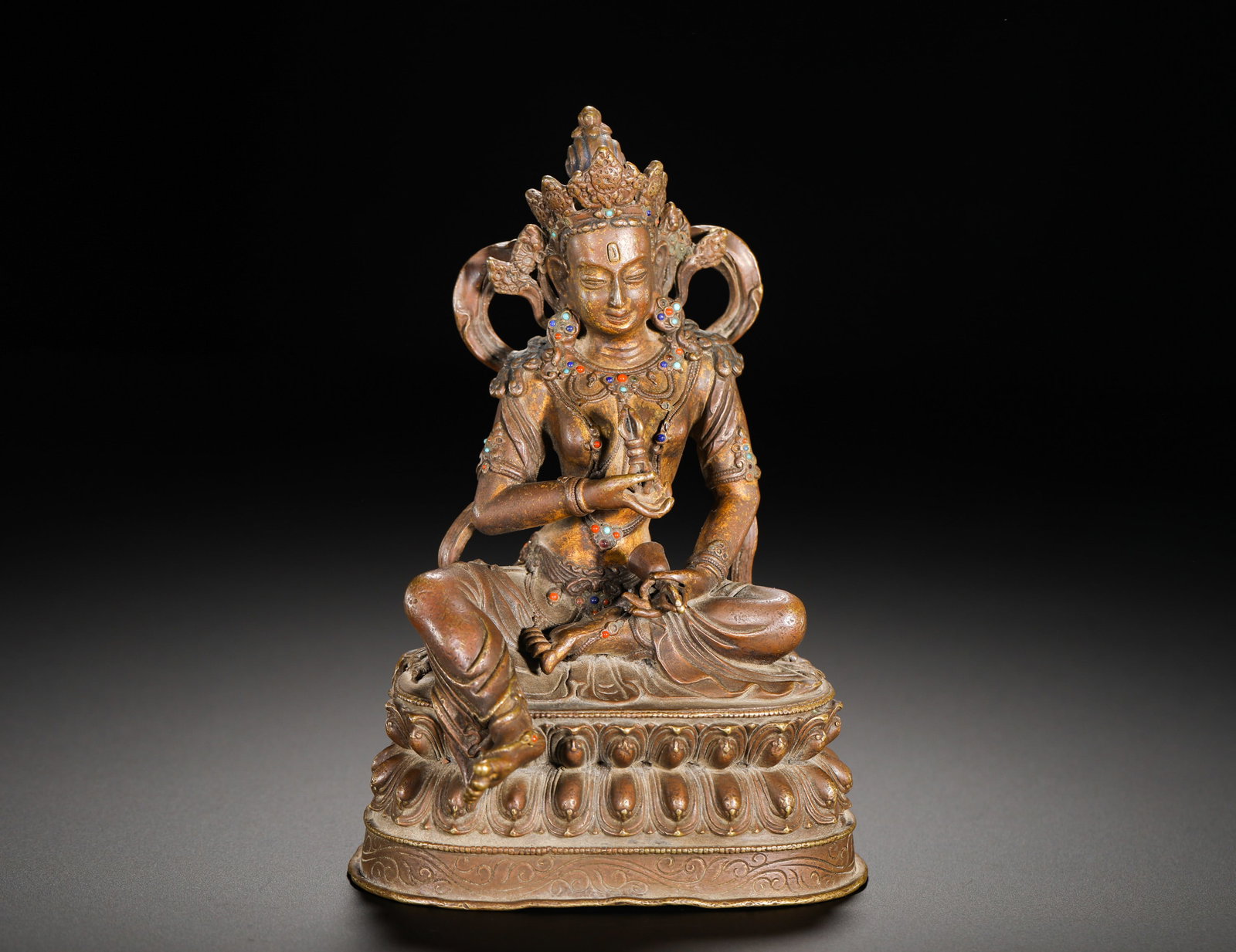 QING DYNASTY BRONZE GEM-INLAID JIGANGSA ?: HEIGHT:15CM (5.91IN) WIDTH:9.5CM (3.74IN) WEIGHT:630G (1.39LB) FINE COPPER STATUE OF VAJRASATTVA, QING TIBETAN BUDDHISM. THE BODHISATTVA WEARS AN ELABORATE JEWELED CROWN, NECKLACES AND ARMLETS INLAID 