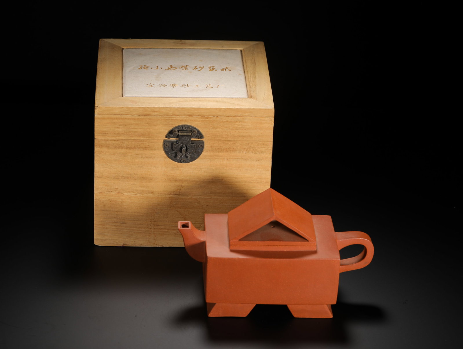 SHI XIAOMA SIFANG PAVILION COVER PURPLE CLAY TEAPOT: H:10CMW:18.5CMWEIGHT:1020G SQUARE ZISHA TEAPOT CRAFTED BY FAMOUS MASTER SHI XIAOMA, MADE OF NATURAL VERMILION CLAY, MATCHED WITH EXCLUSIVE ORIGINAL WOODEN STORAGE BOX. RIGOROUS STRAIGHT SQUARE BELLY S