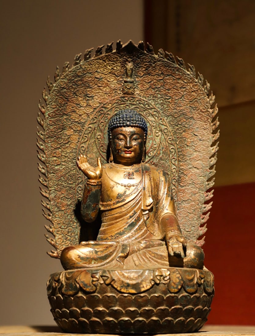 A FINELY CAST BRONZE BACKLIT BUDDHA OF THE MING DYNASTY: WEIGHT:5000G.H:32CML:21CMW:17CM