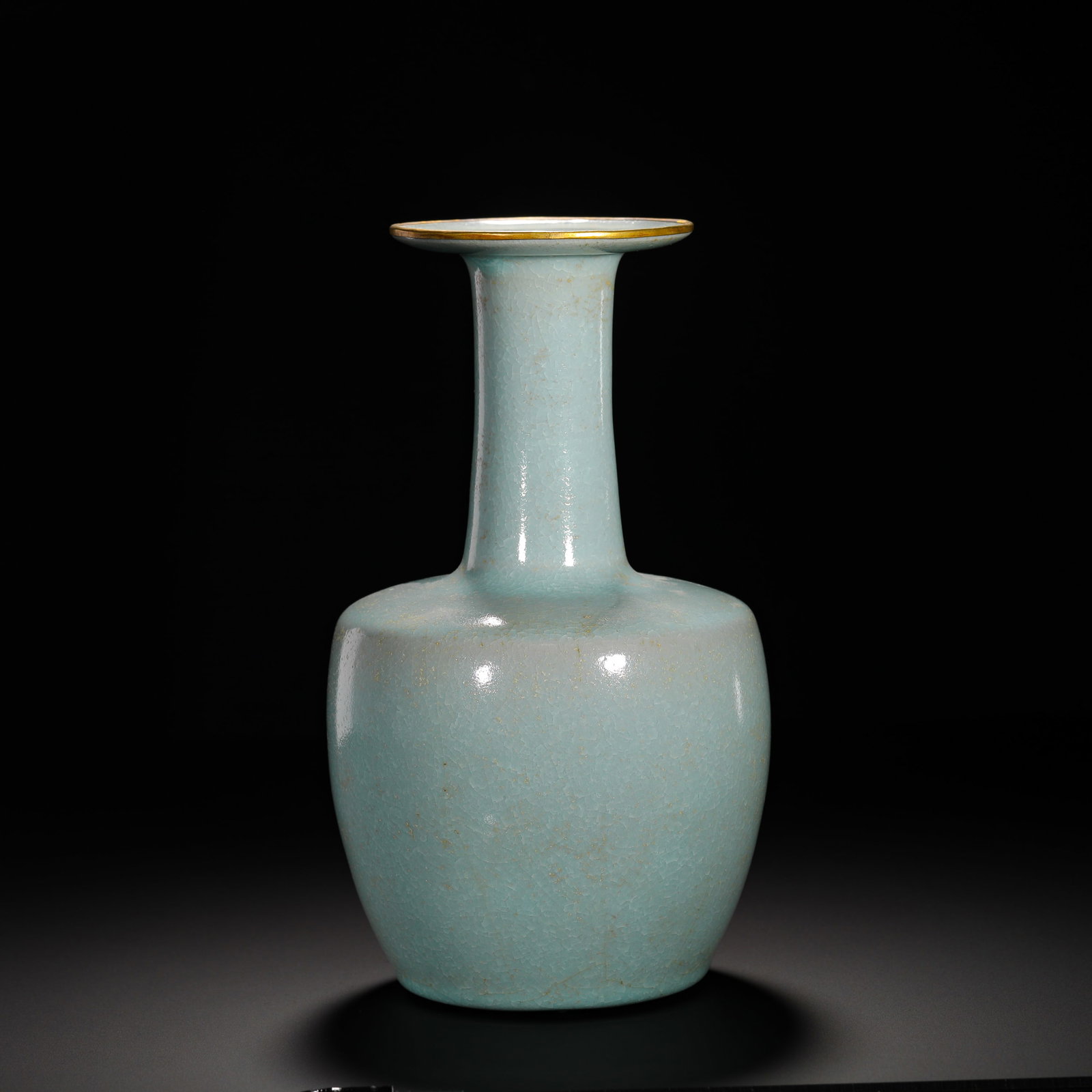 SONG RU KILN SKY-BLUE GLAZE PAPER HAMMER BOTTLE: HEIGHT:23CM (9.06IN) WIDTH:13.5CM (5.31IN) WEIGHT:810G (1.79LB) RU KILN SKY-CELADON PAPER MALLET VASE WITH GILT RIM, SONG DYNASTY. CLASSIC SLENDER SHAPE WITH STRAIGHT LONG NECK, FLAT FLARED MOUTH AND 