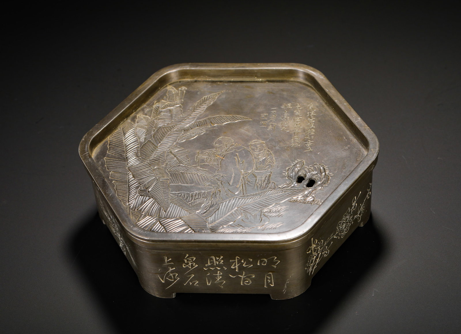 QING DYNASTY CHAO YANG YAN HESHUN DOT COPPER HEXAGONAL TEA STAND: HEIGHT:6CM (2.36IN) WIDTH:20CM (7.87IN) WEIGHT:1660G (3.66LB) HEXAGONAL TIN TEA TRAY WITH COPPER INLAY, QING DYNASTY, MADE BY CHAOSHAN MASTER YAN HESHUN. HEXAGONAL FOLDED RIM, SHALLOW BODY WITH SIX SH